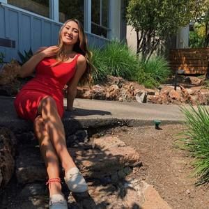 Meet your Posher, Chloe